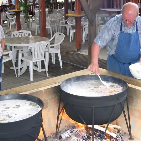 度假村 Ruoke Village 4*